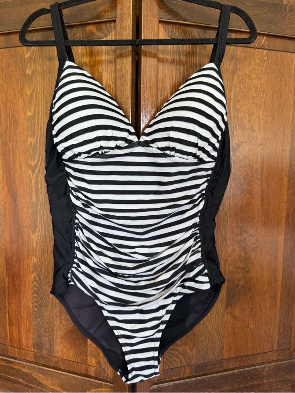 Jaclyn Smith Slimming Illusion Striped One Piece Swimsuit - Size 14